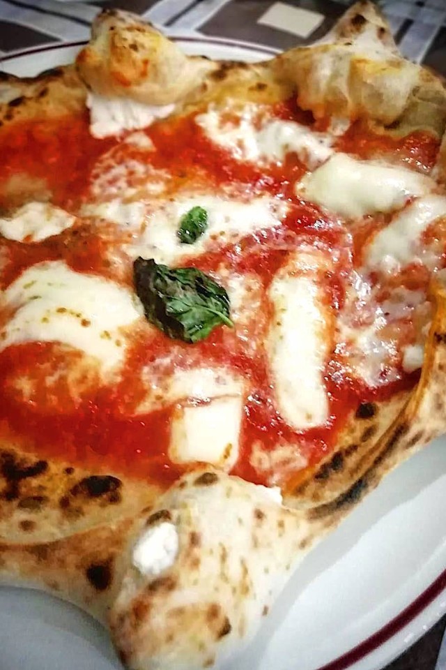 best-pizza-places-in-naples-our-edible-italy